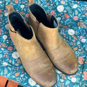 Hard to find Sorel Emilie Chelsea brown boots, women’s size 9.5